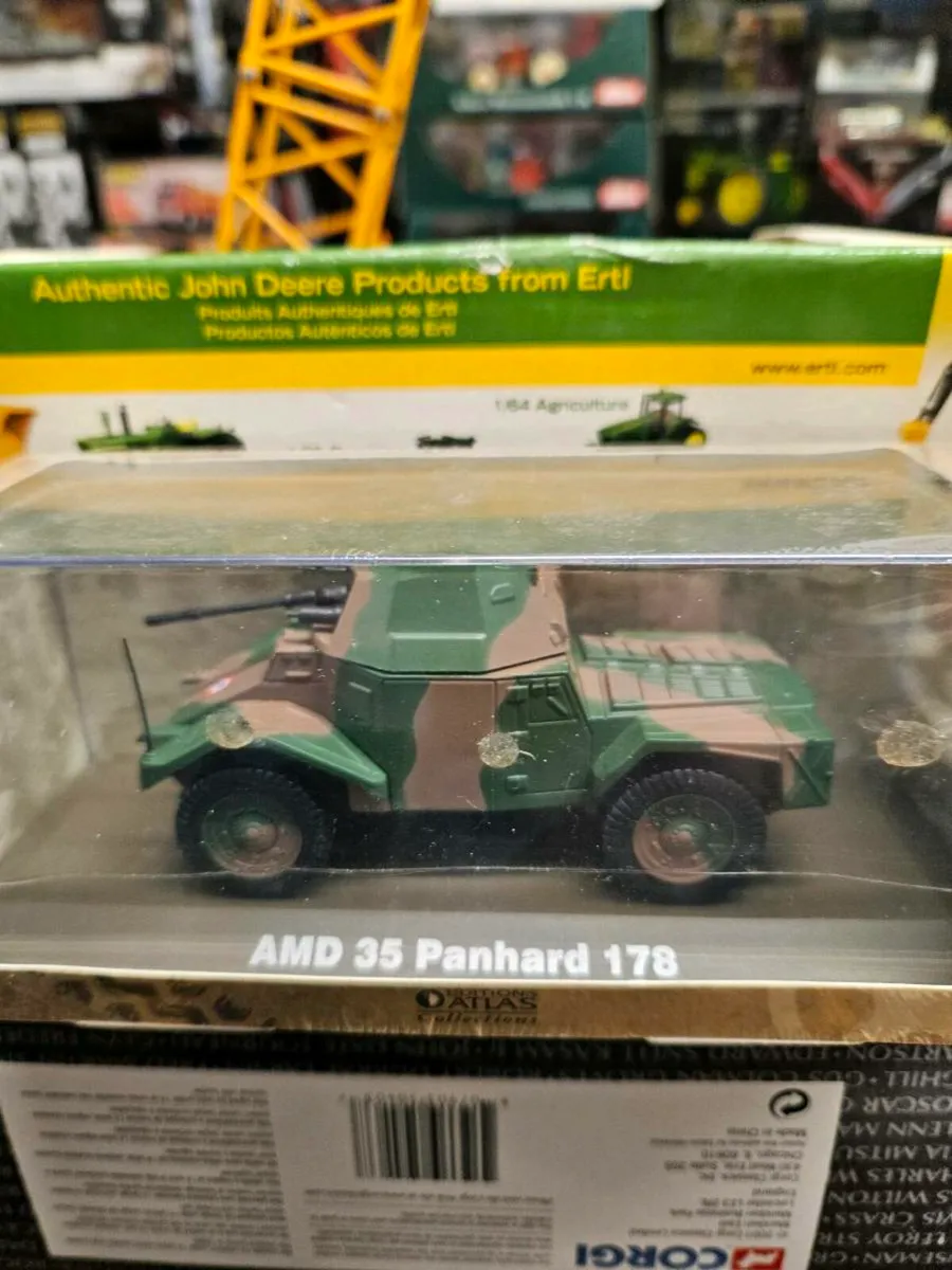 Corgi Atlas French WW2 Armoured Car - Image 2