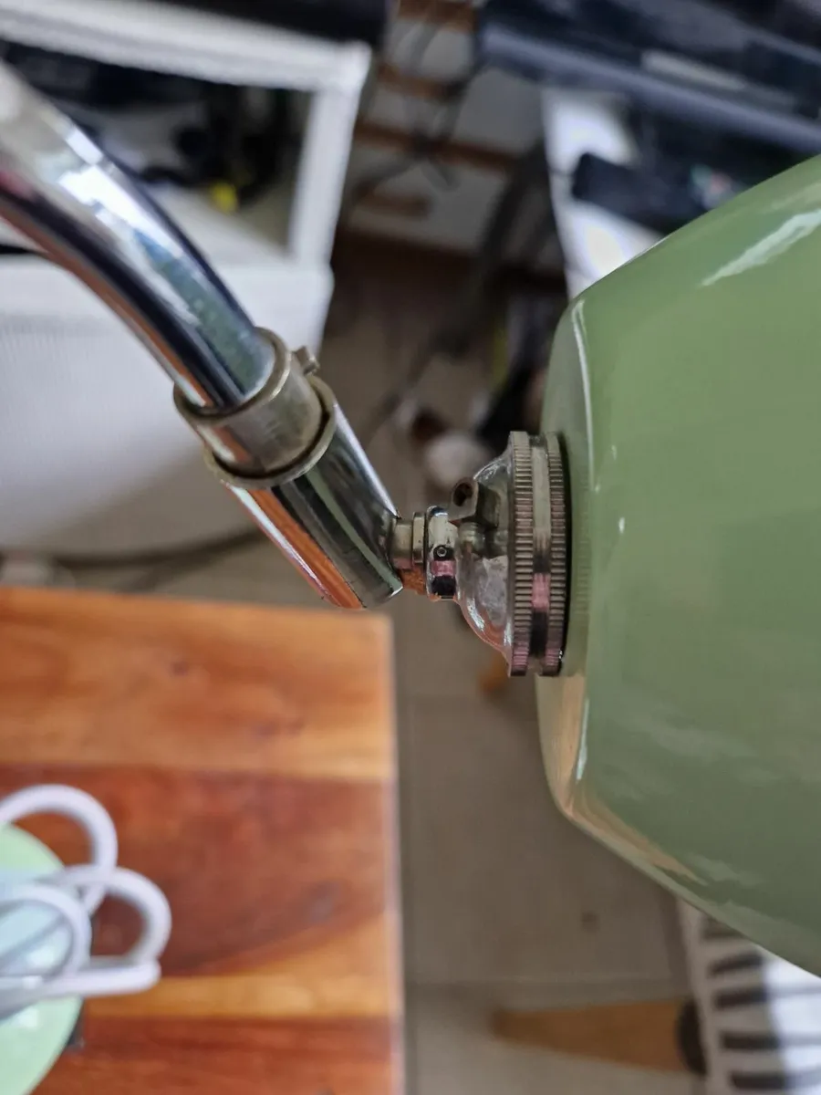 Desk Lamp / Table Lamp in excellent condition - Image 3