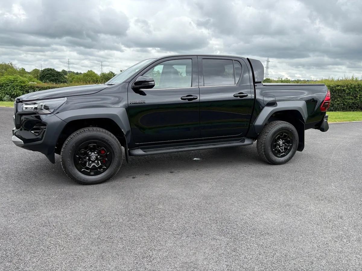 2025 Toyota Hilux GR2 Sport - Image 3