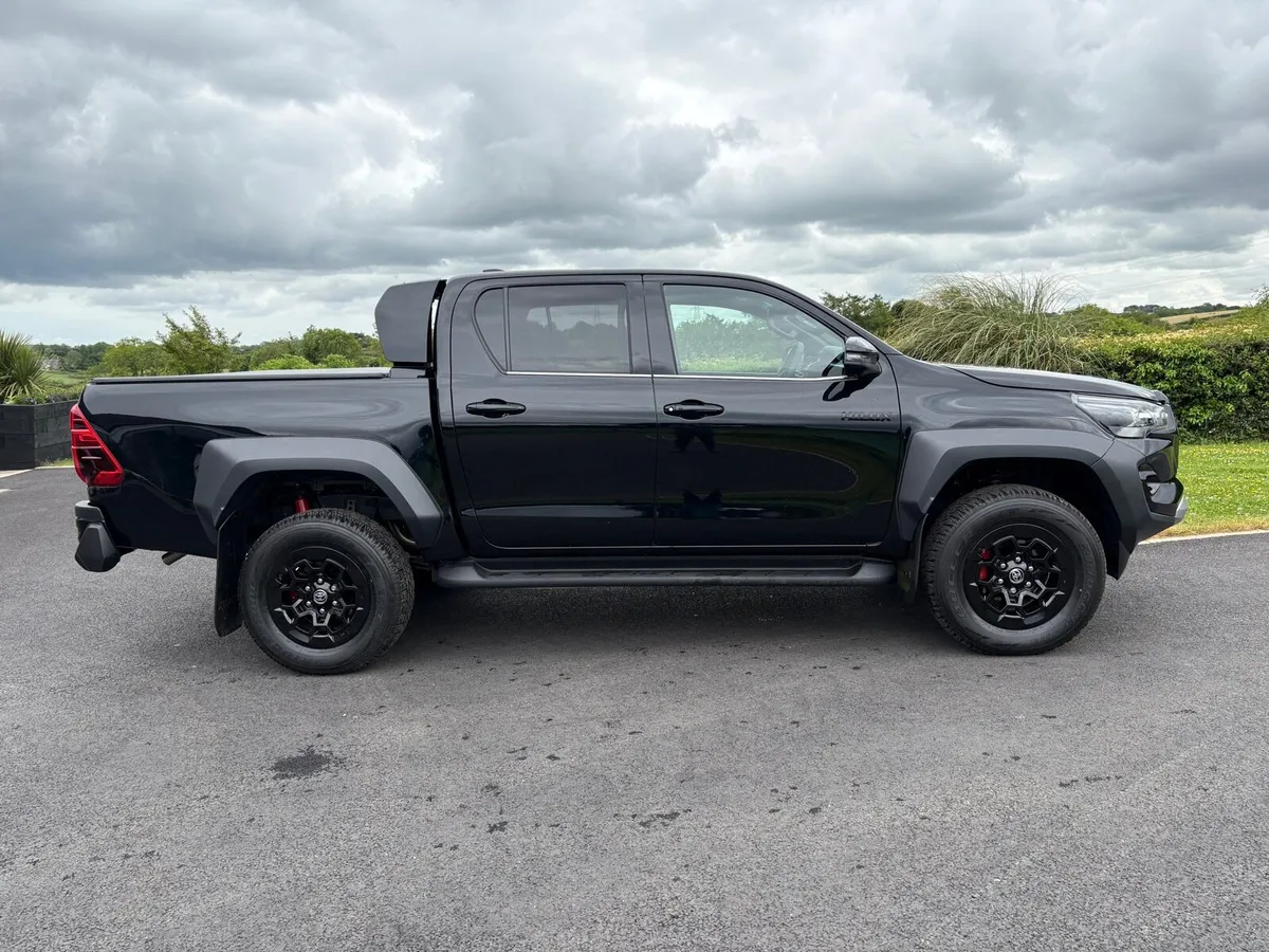 2025 Toyota Hilux GR2 Sport - Image 4