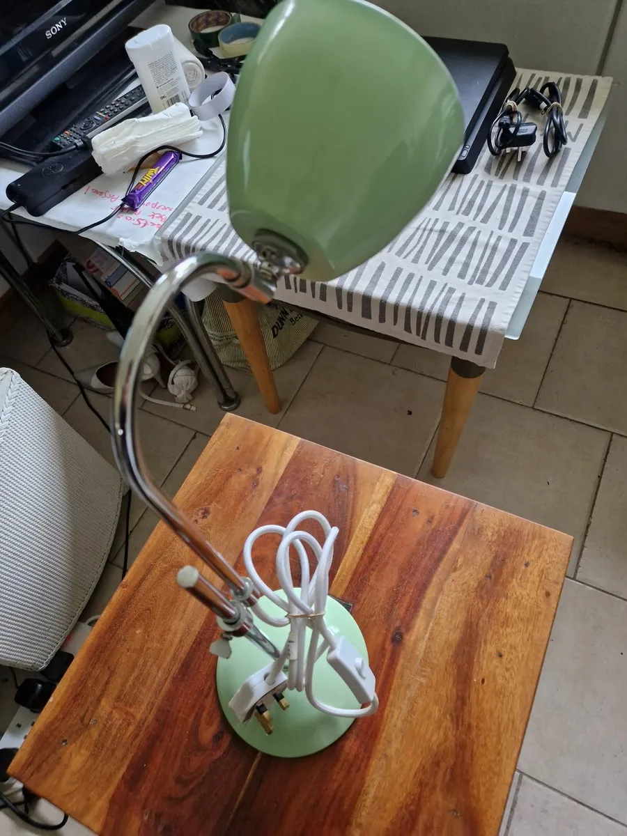 Desk Lamp / Table Lamp in excellent condition - Image 2