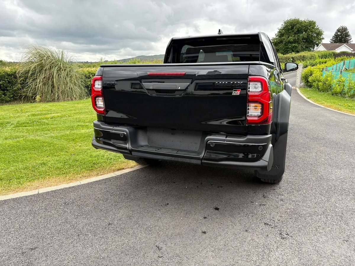 2025 Toyota Hilux GR2 Sport - Image 4