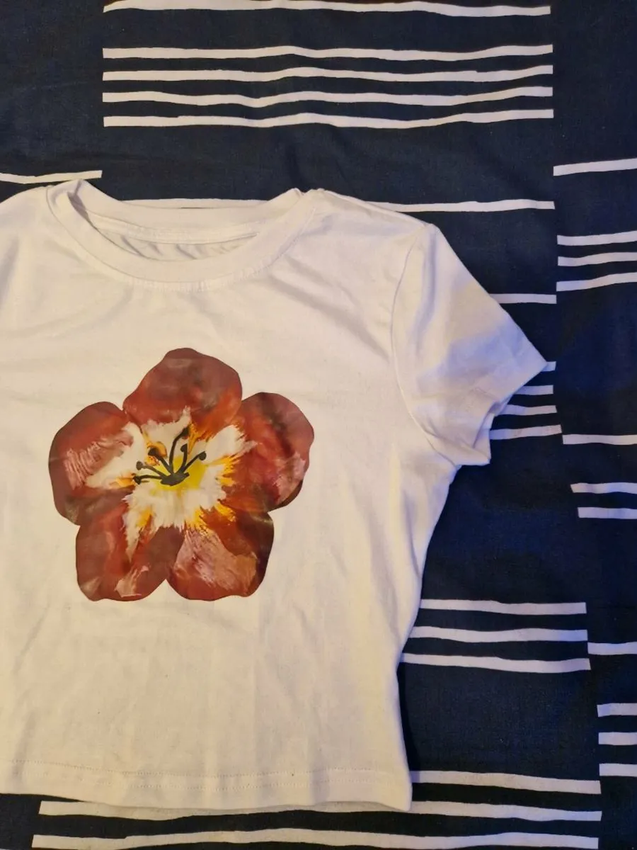 White and red crop top - Image 3