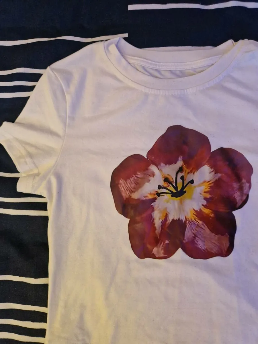 White and red crop top - Image 4