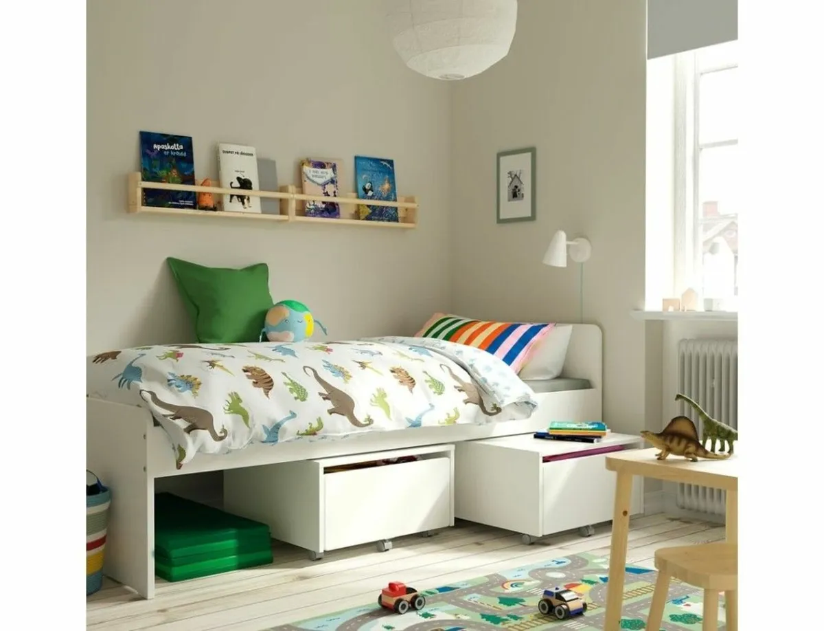 Slakt bed with 2 storage boxes and matress - Image 4