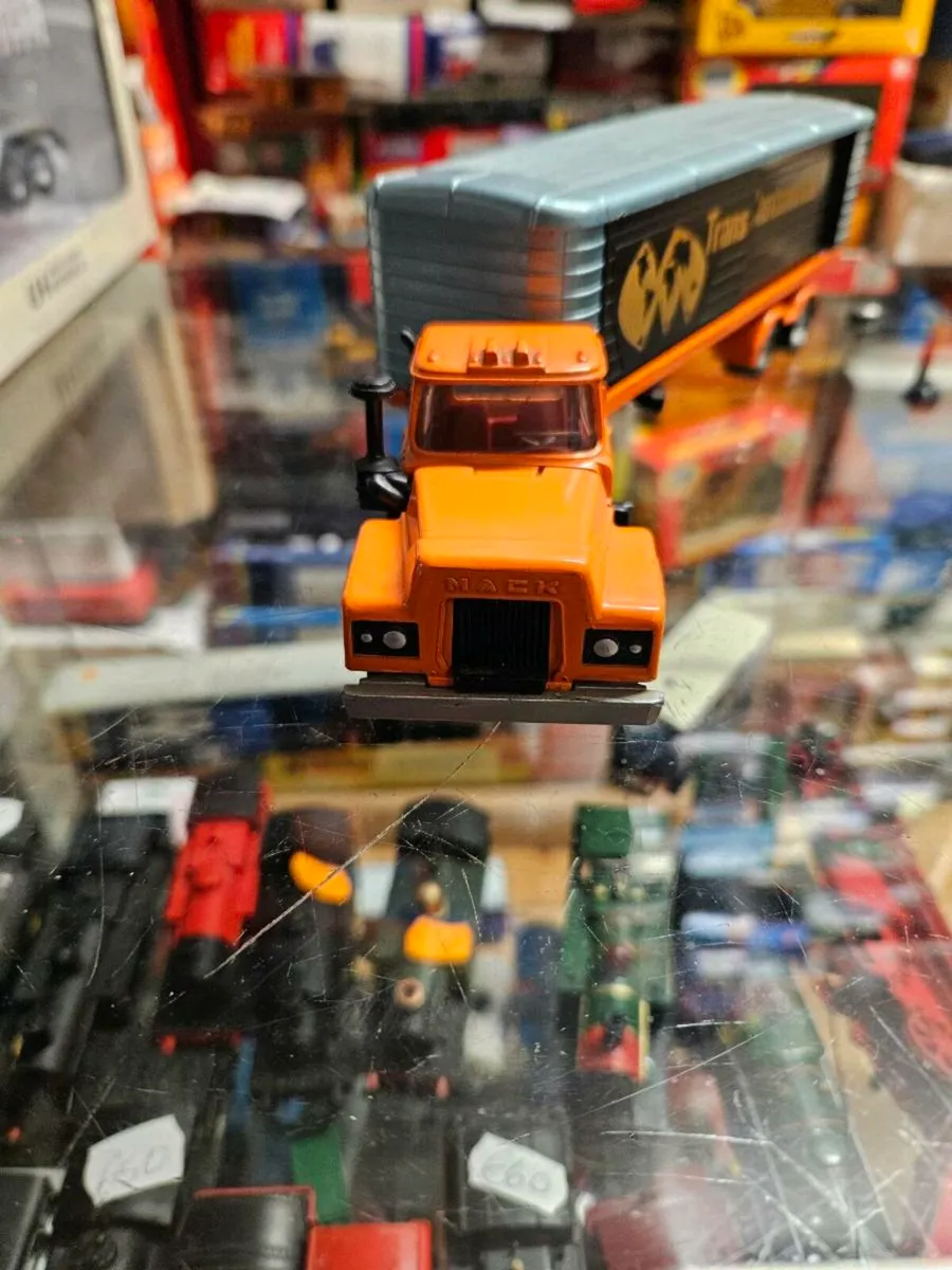 Corgi 1970's Mack Truck and Trailer - Image 2