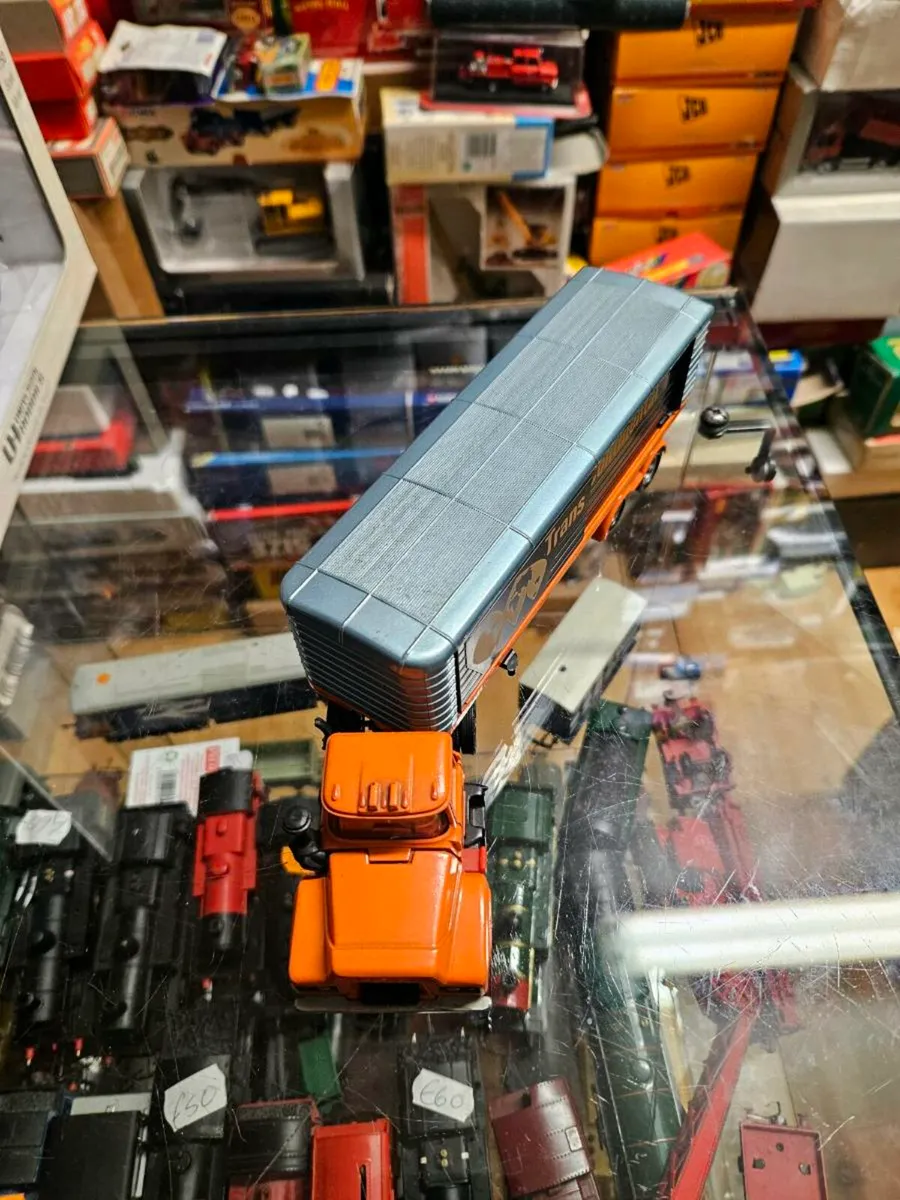 Corgi 1970's Mack Truck and Trailer - Image 3