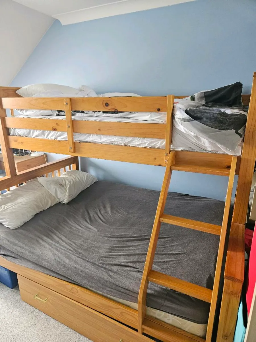 double and single bunk bed