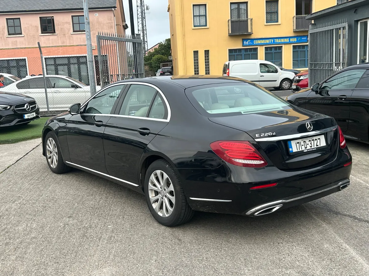 171 Mercedes-Benz E220Cdi EXCLUSIVE AUTO - Image 3