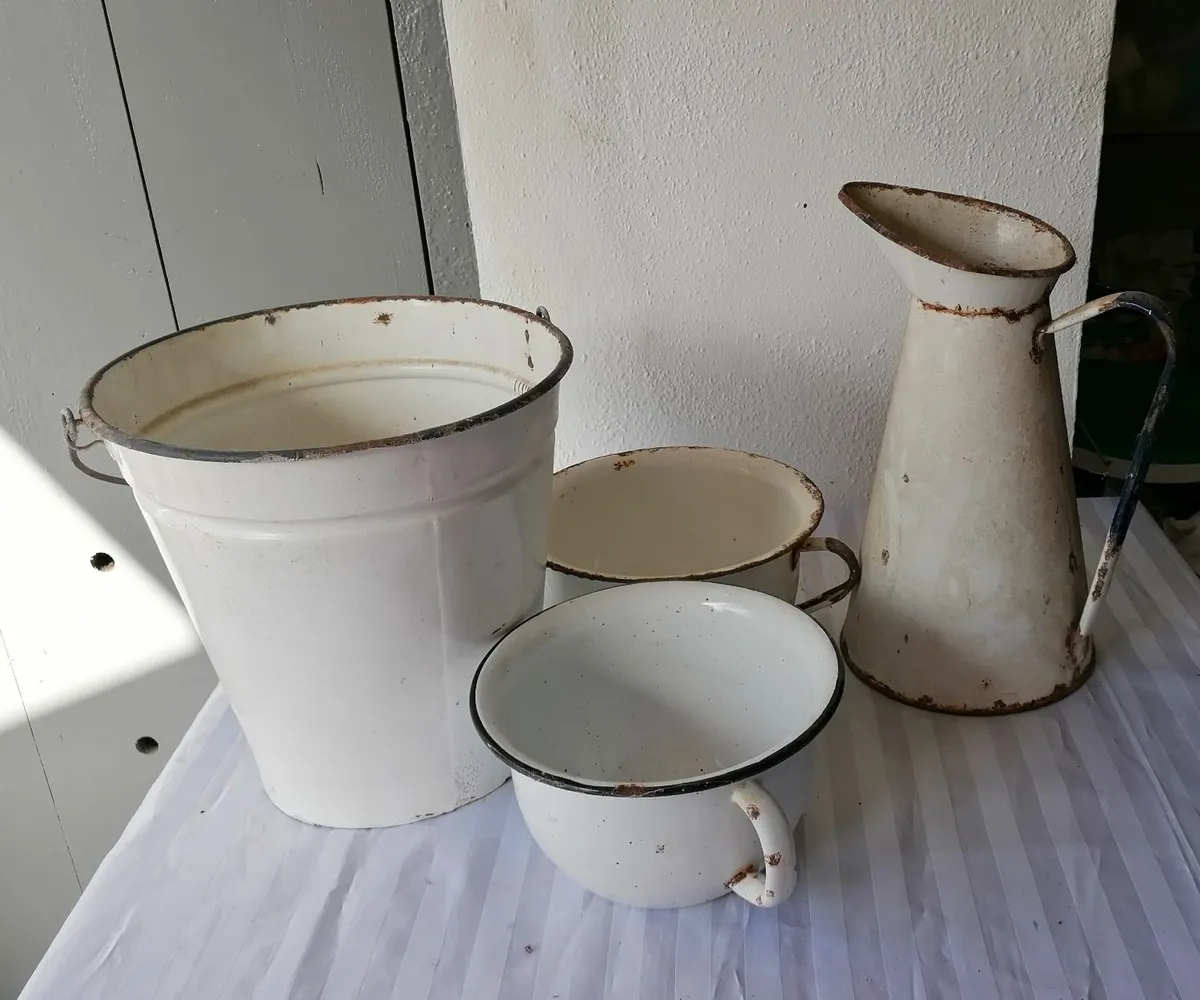 Memorabilia Cottage Collection Clearance - Image 1