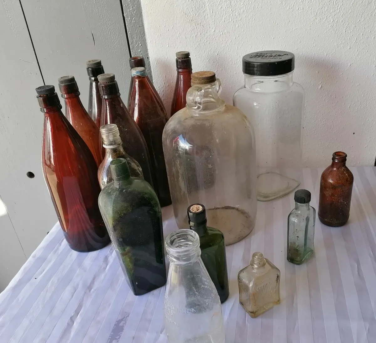 Memorabilia Cottage Collection Clearance - Image 4