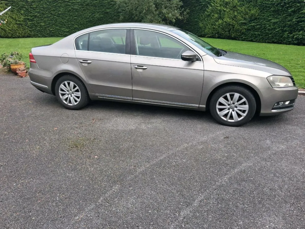 VW Passat 2012 - Image 2