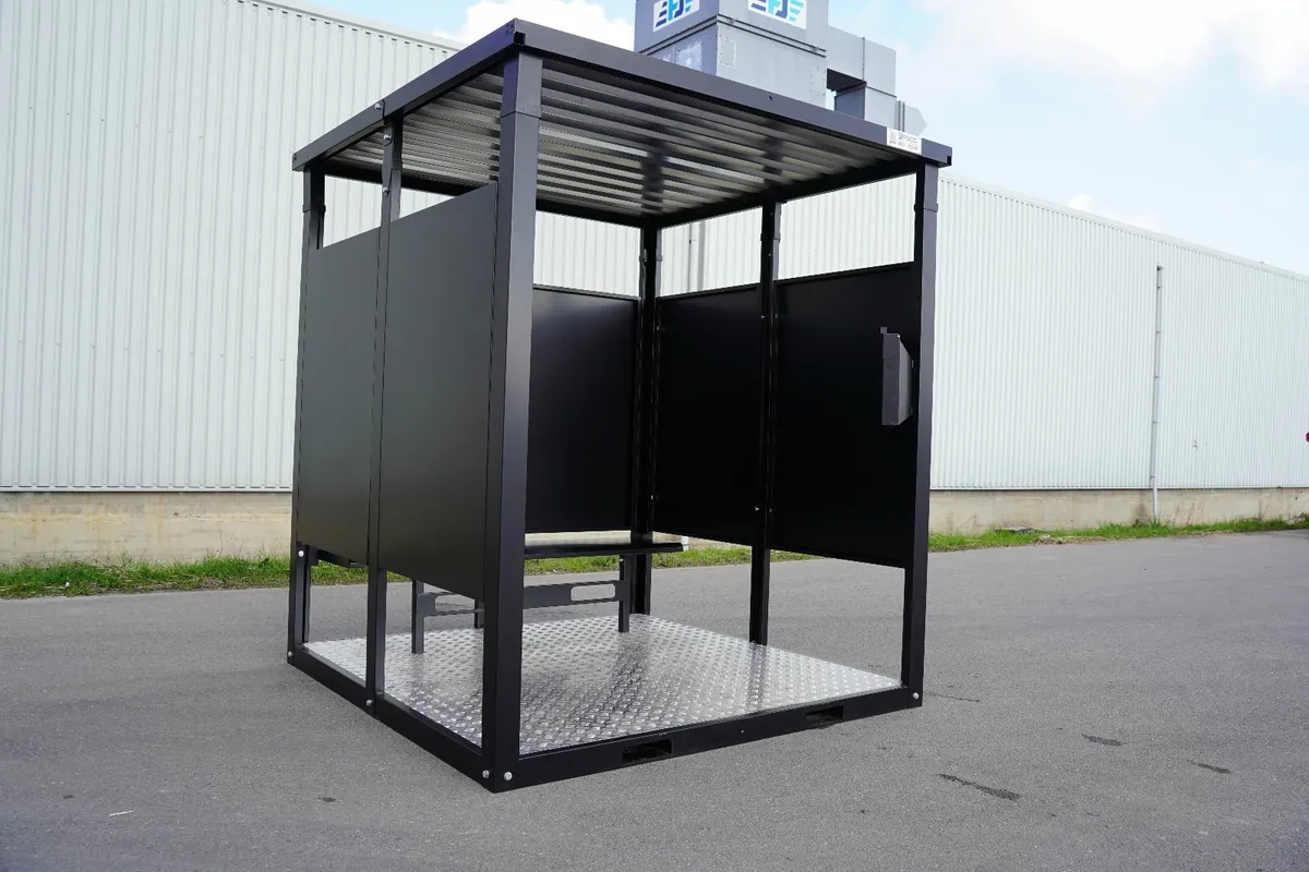 smoking shelter 2x2 meters RAL 9005 - Image 3
