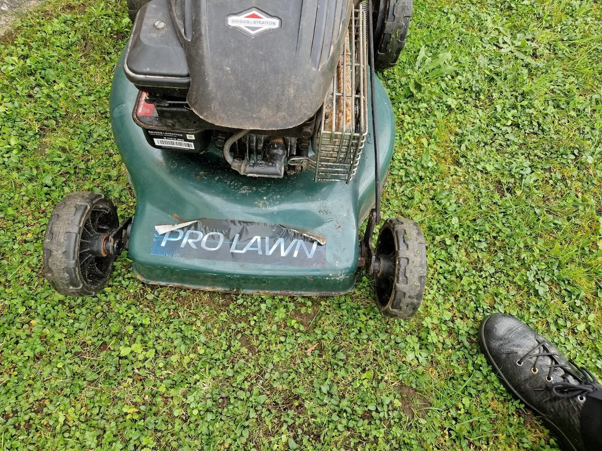 Briggs &Stratton 500 Series 158cc Petrol Lawnmower - Image 3