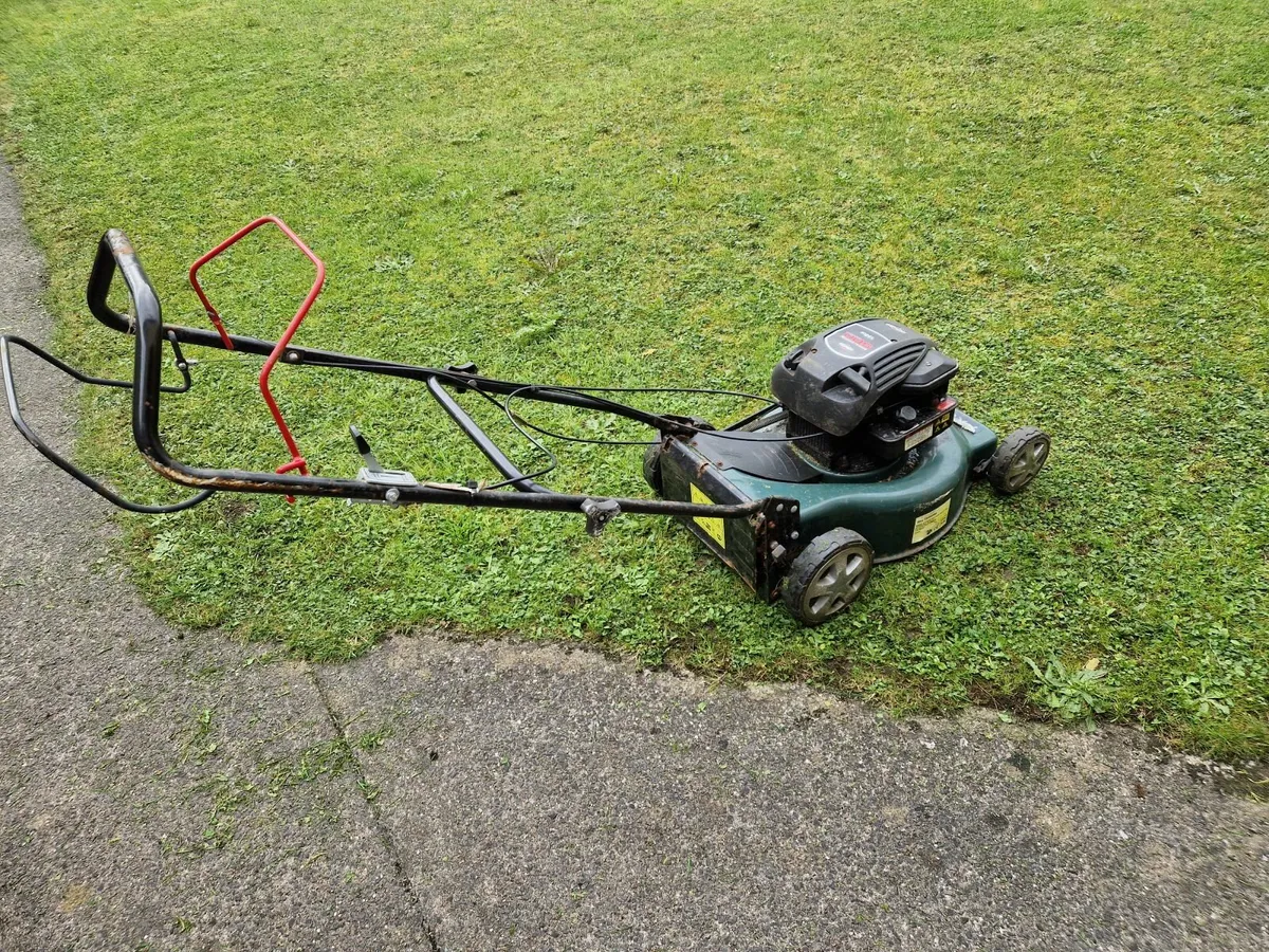 Briggs &Stratton 500 Series 158cc Petrol Lawnmower - Image 1