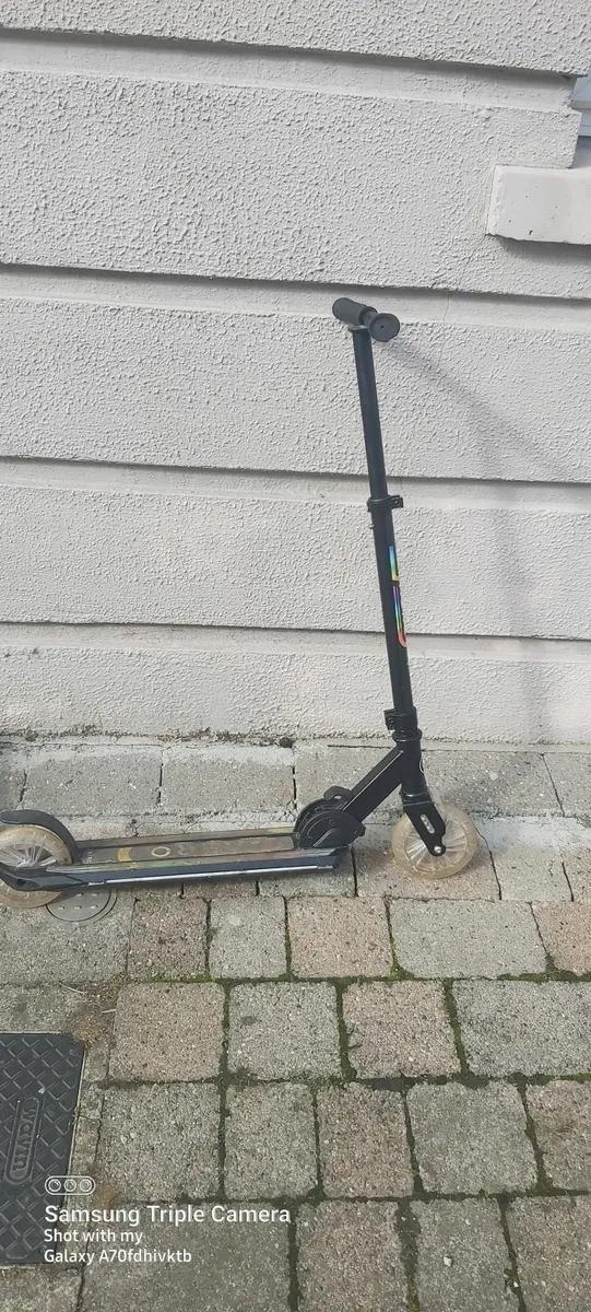 Kids scooter - Image 1