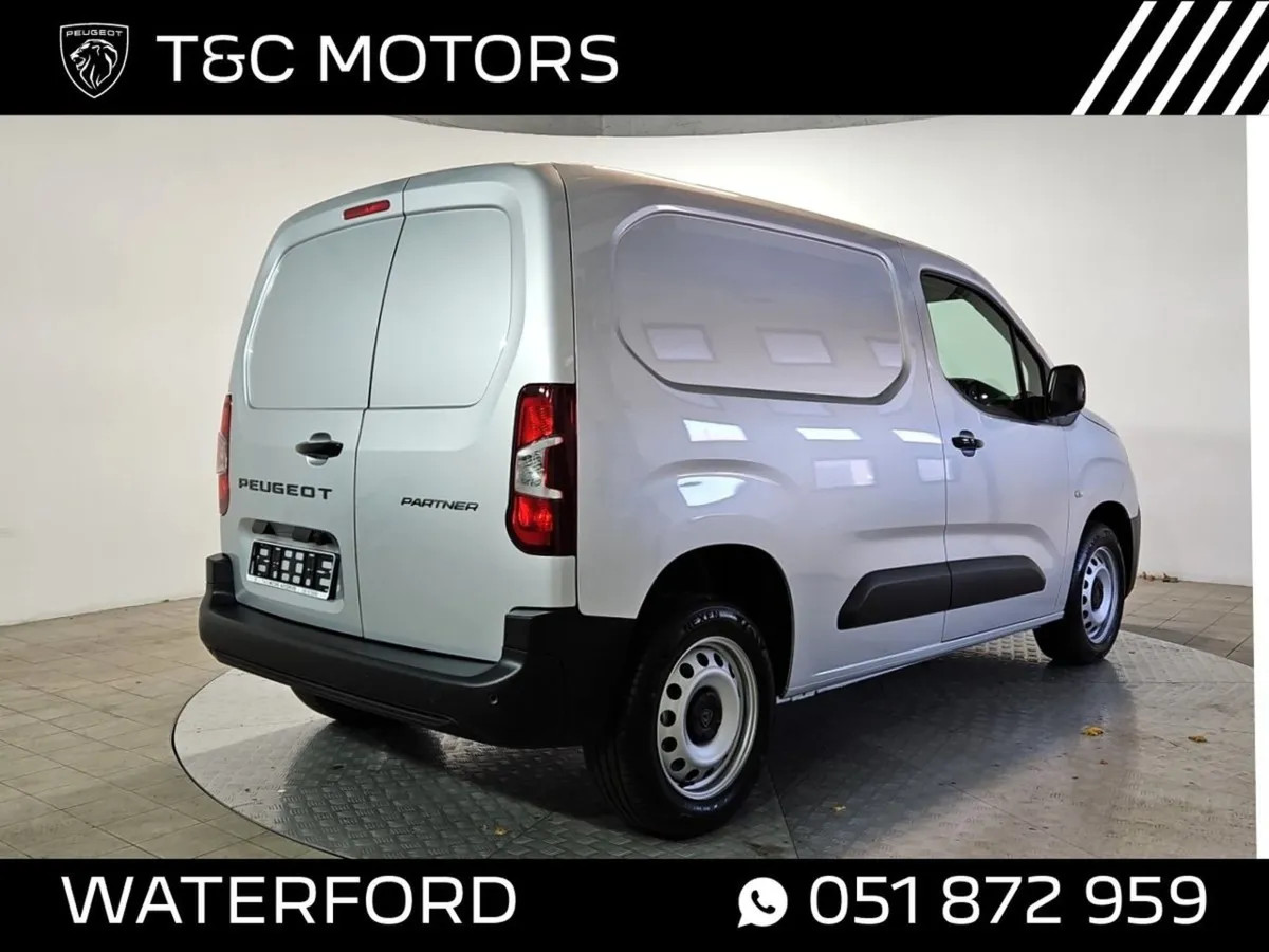 Peugeot Partner Pro Plus  Automatic With Comfort - Image 3