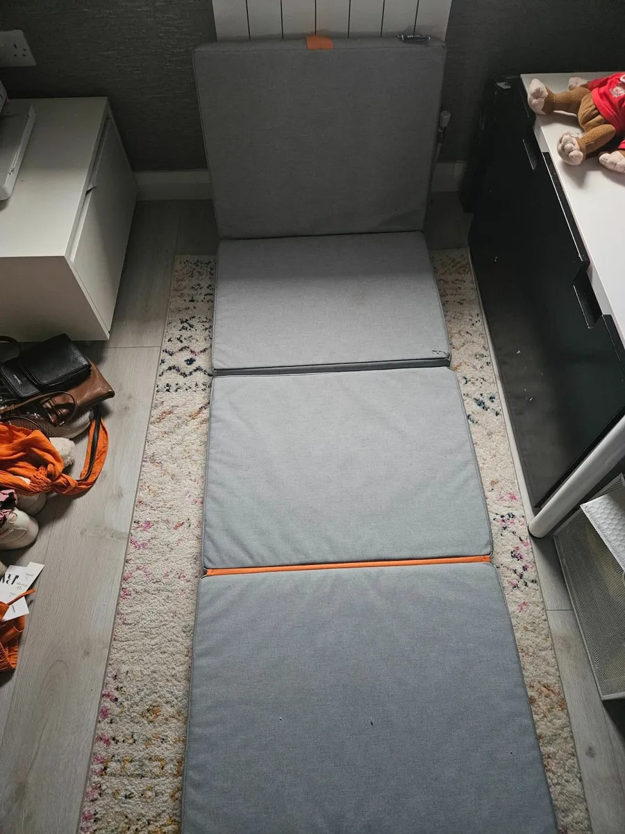 Pull out bed - Image 1