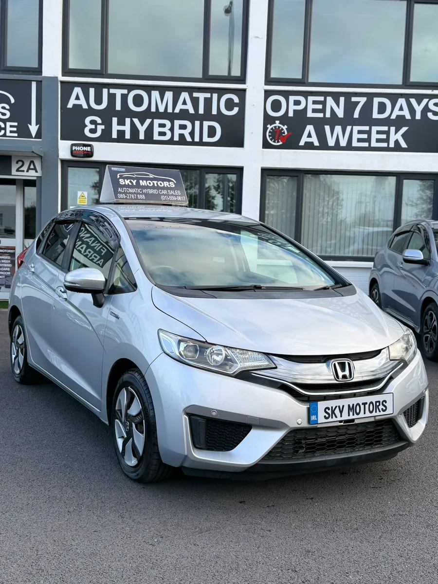 2014 Honda Jazz/Fit 1.5 Hybrid,Auto ,52K KM only - Image 4
