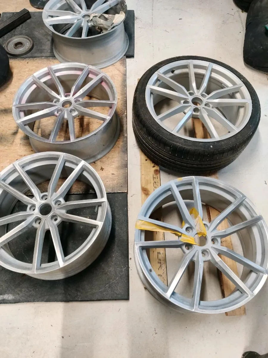 19" VW Pretoria Style Alloys - Image 1