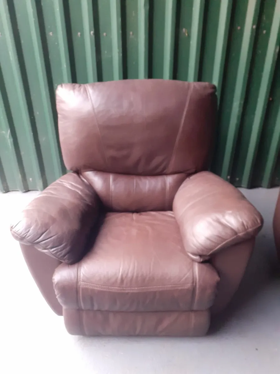 single recliners - Image 1