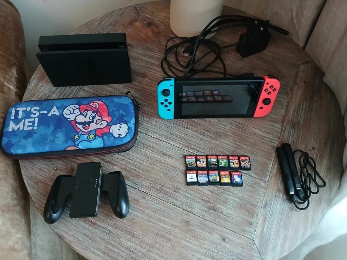 Nintendo Switch console, case, various games - Image 1