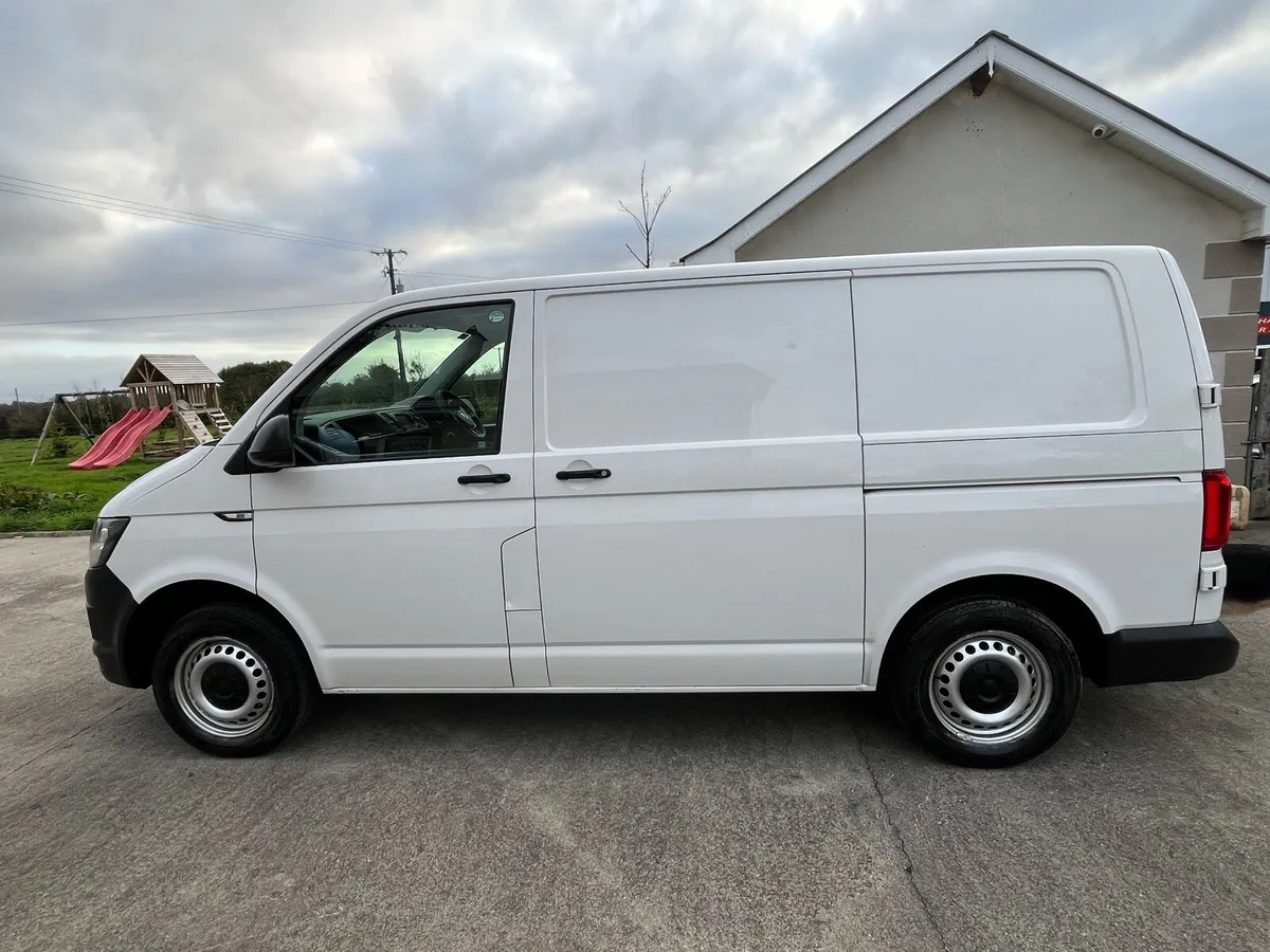 2019 Volkswagen transporter - Image 3