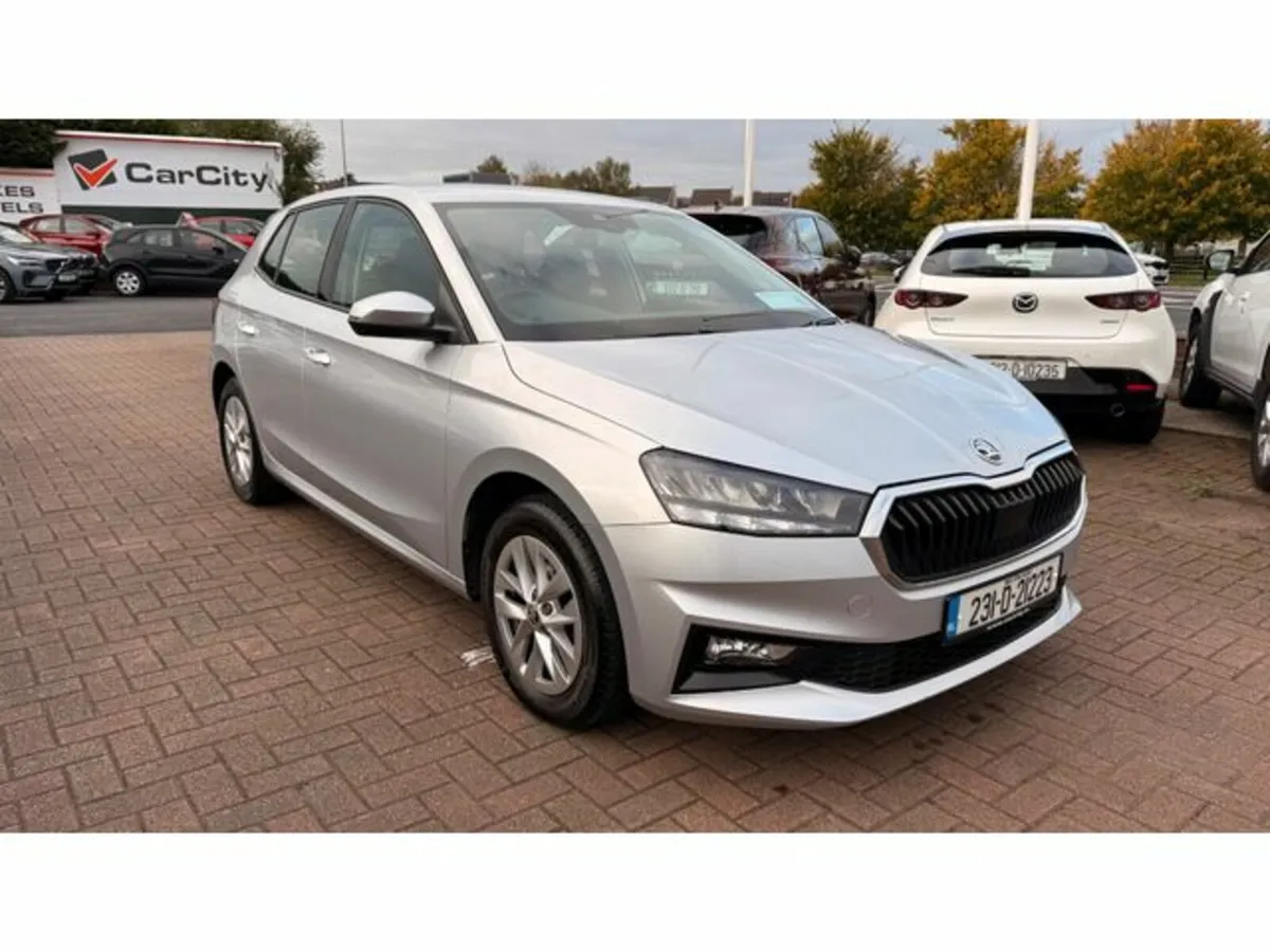 Skoda Fabia AMB 1.0mpi 65HP 5DR - Image 1
