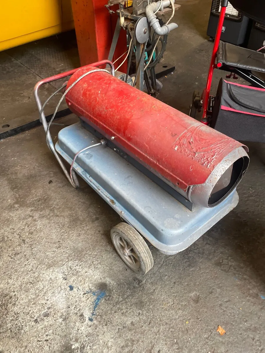 Garage kerosene blow heater