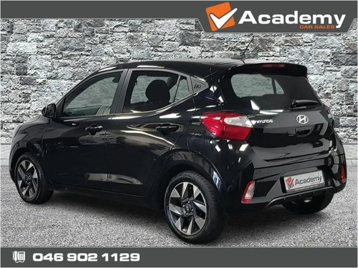 Hyundai i10 Deluxe Plus 5DR - Image 3