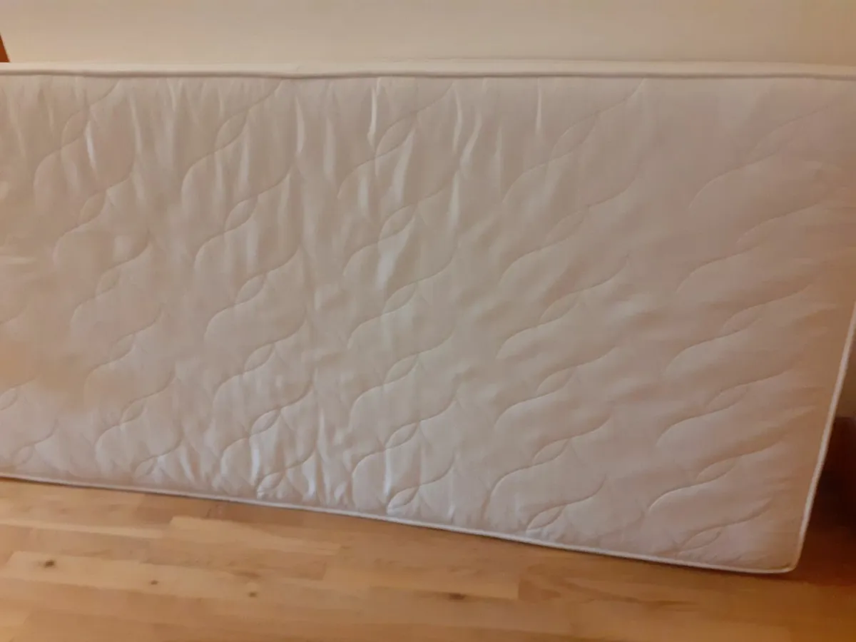 Single guest bed folding base - Xmas visitors? - Image 3