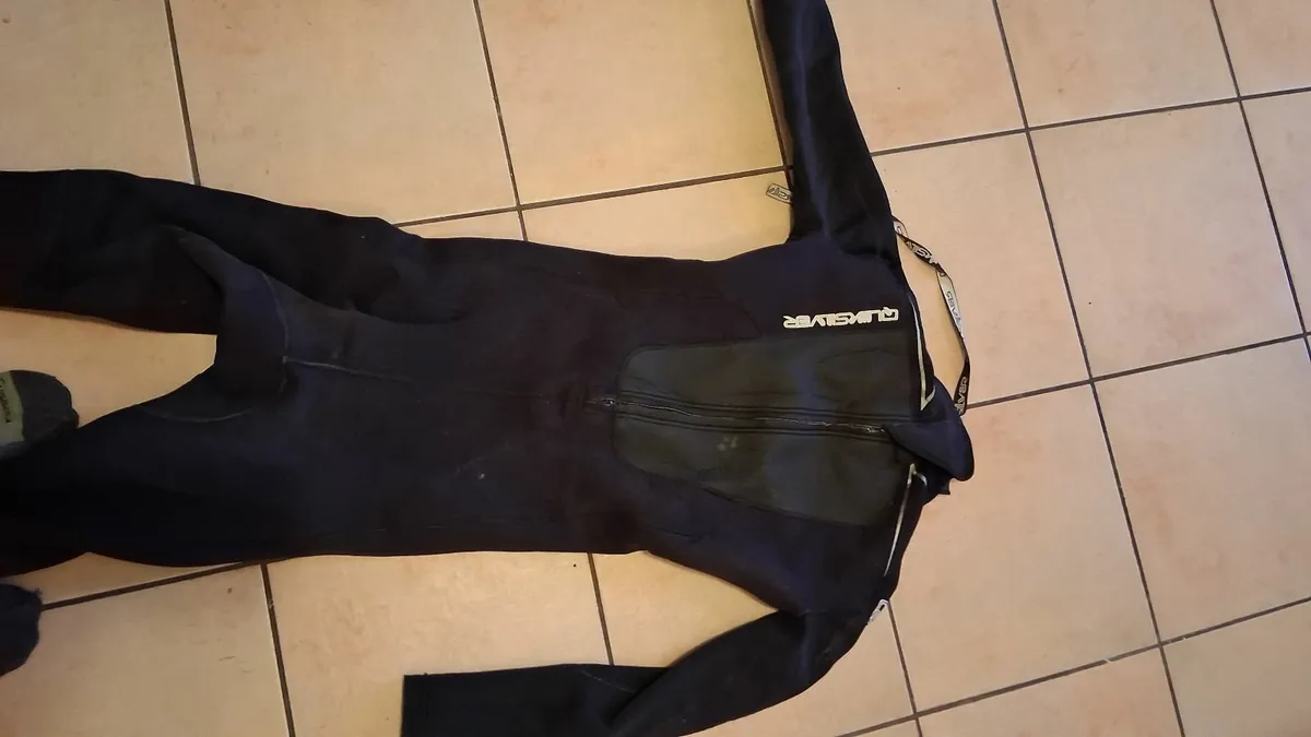 Quiksilver Syncro Men's Wetsuit, Boots + Gloves - Image 1