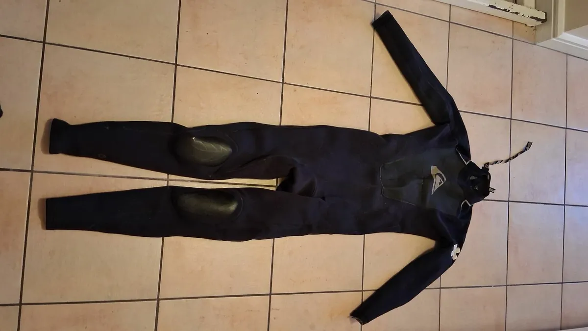 Quiksilver Syncro Men's Wetsuit, Boots + Gloves - Image 2