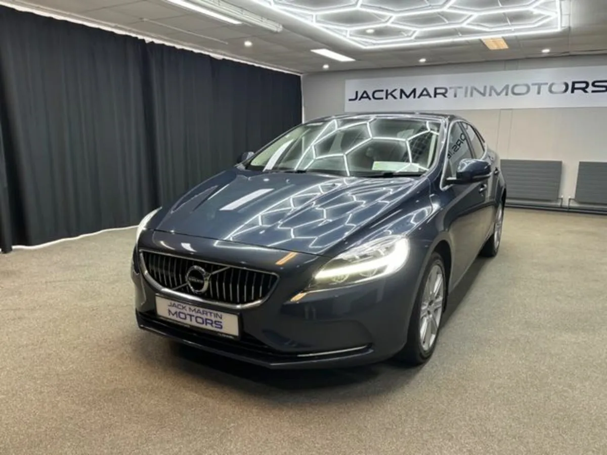 Volvo V40 Momentum Top Spec - Image 3