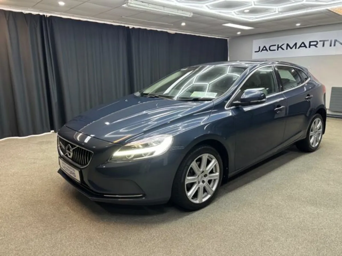 Volvo V40 Momentum Top Spec - Image 4