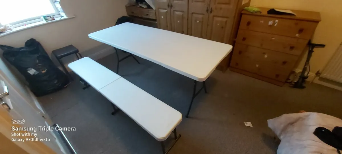 Foldable table