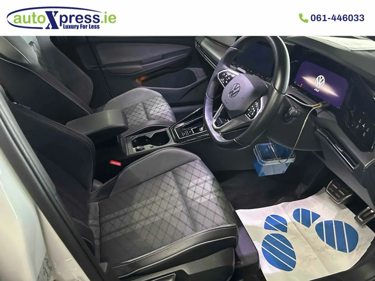 Volkswagen Golf ETSI R-Line Platinum Edition, Auto - Image 2