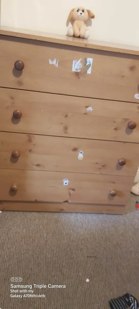 Chest of drawers
