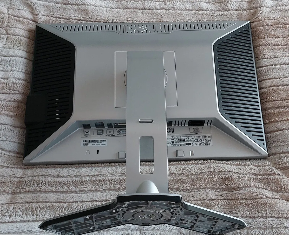 Dell Precision T1700 FREE with 19" Dell Monitor - Image 2