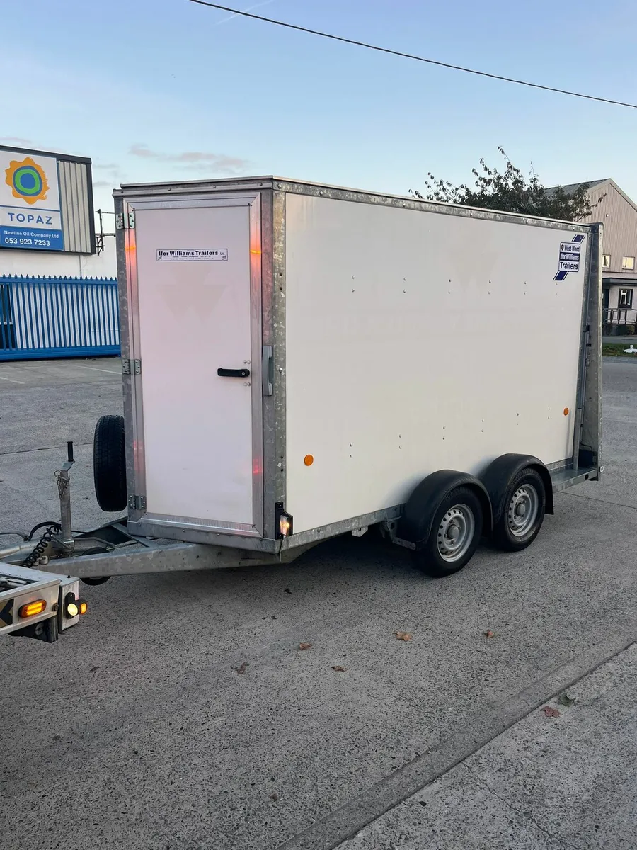 Ifor Williams box trailer 10x5'6 - Image 1