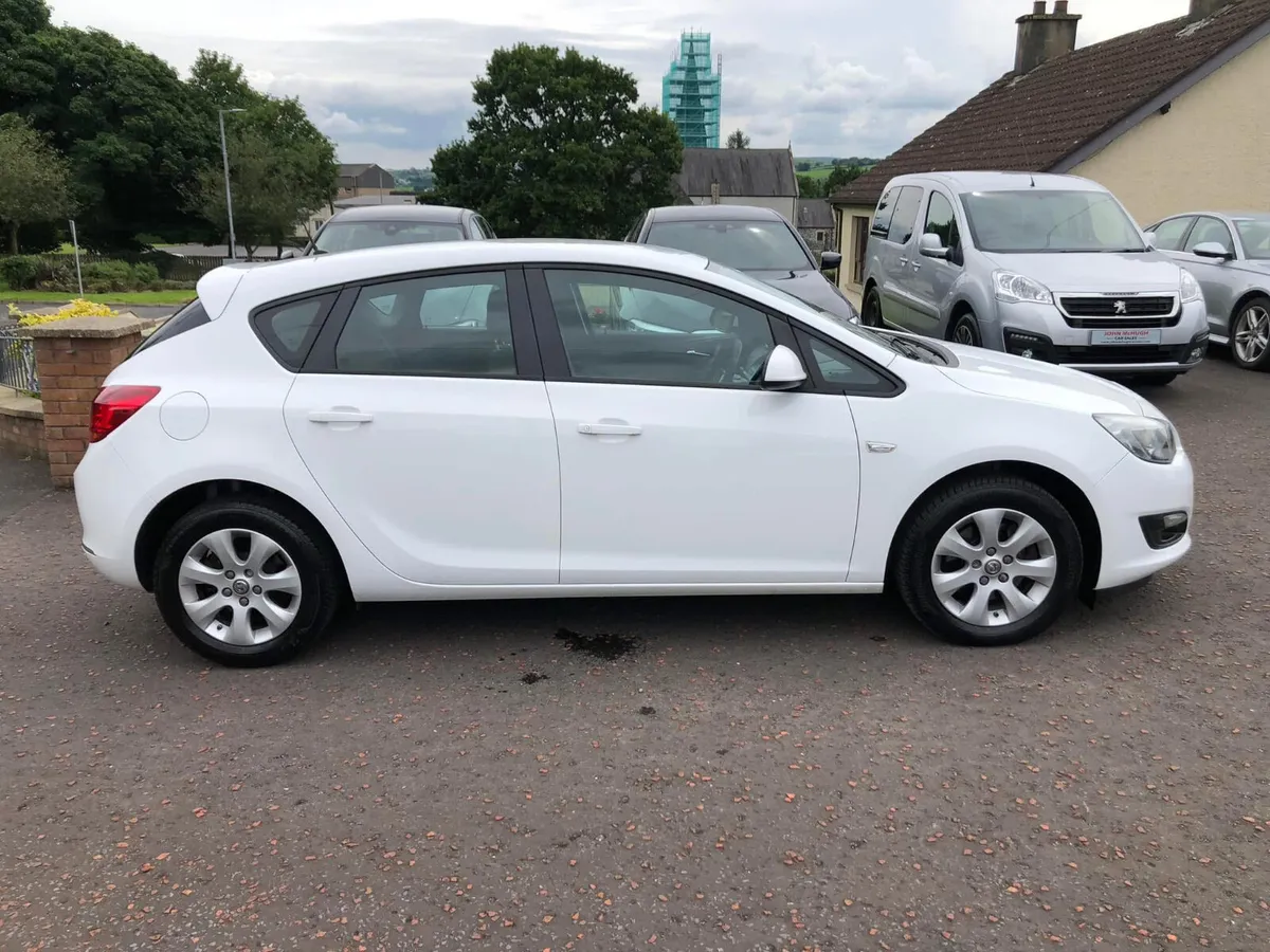 2015 Vauxhall Astra 1.6 CDTI Design 110 BHP - Image 3