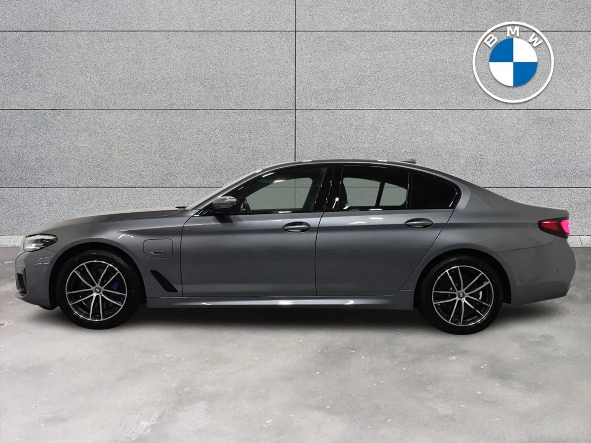 BMW 5 Series 530e M Sport Saloon - Image 4
