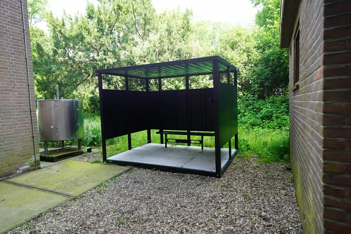 Mobile smoking shelter for any usage - Image 2