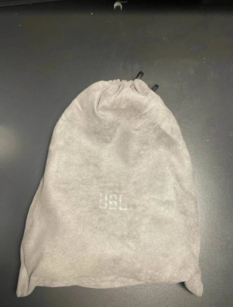 JBL Noise Cancelation Headphones - Image 2
