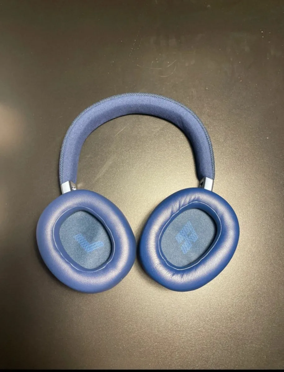 JBL Noise Cancelation Headphones - Image 4