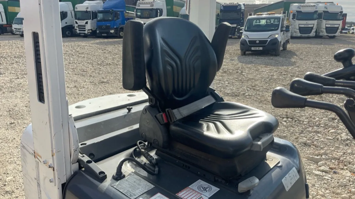 2018 TMC 1.8 ton diesel forklift container spec - Image 3