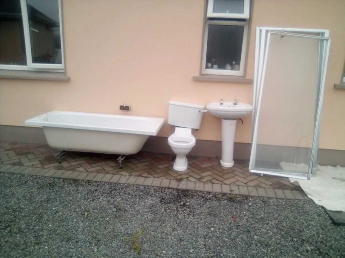Bathroom Suite - Image 1