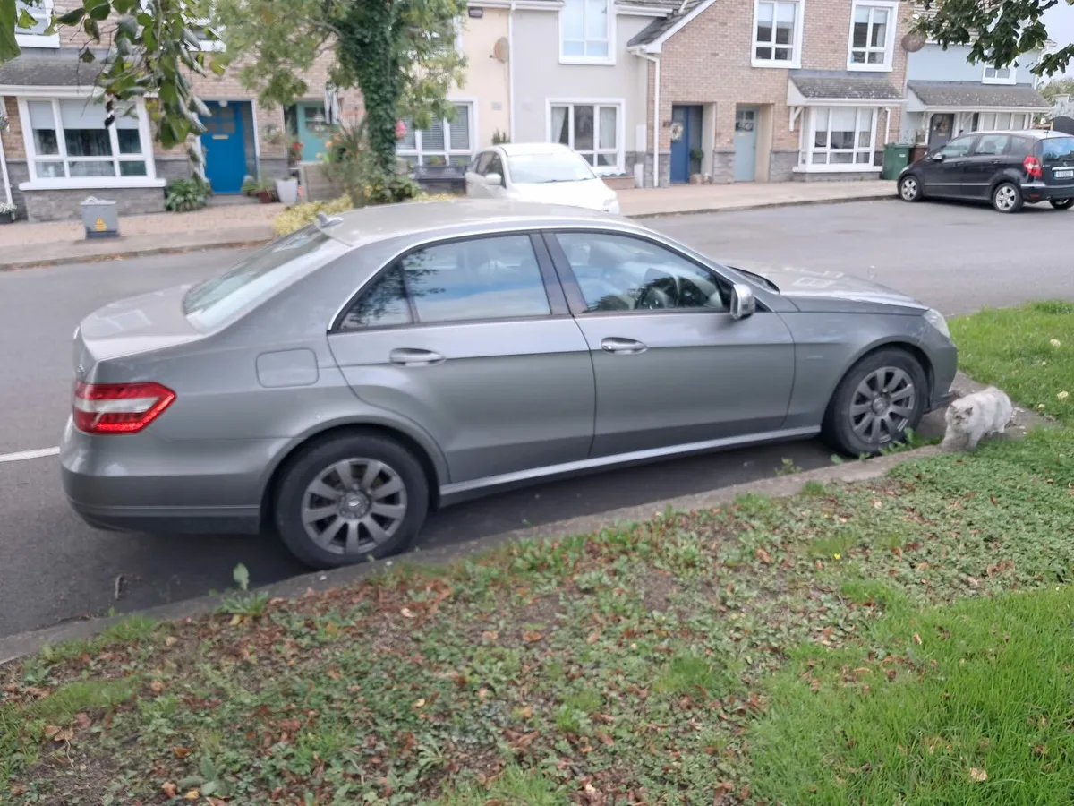 2012 Mercedes Benz E200 - Image 2