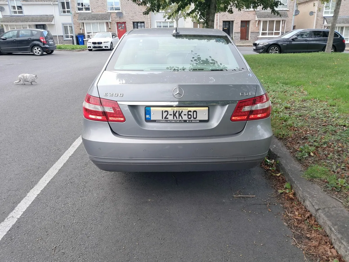 2012 Mercedes Benz E200 - Image 4