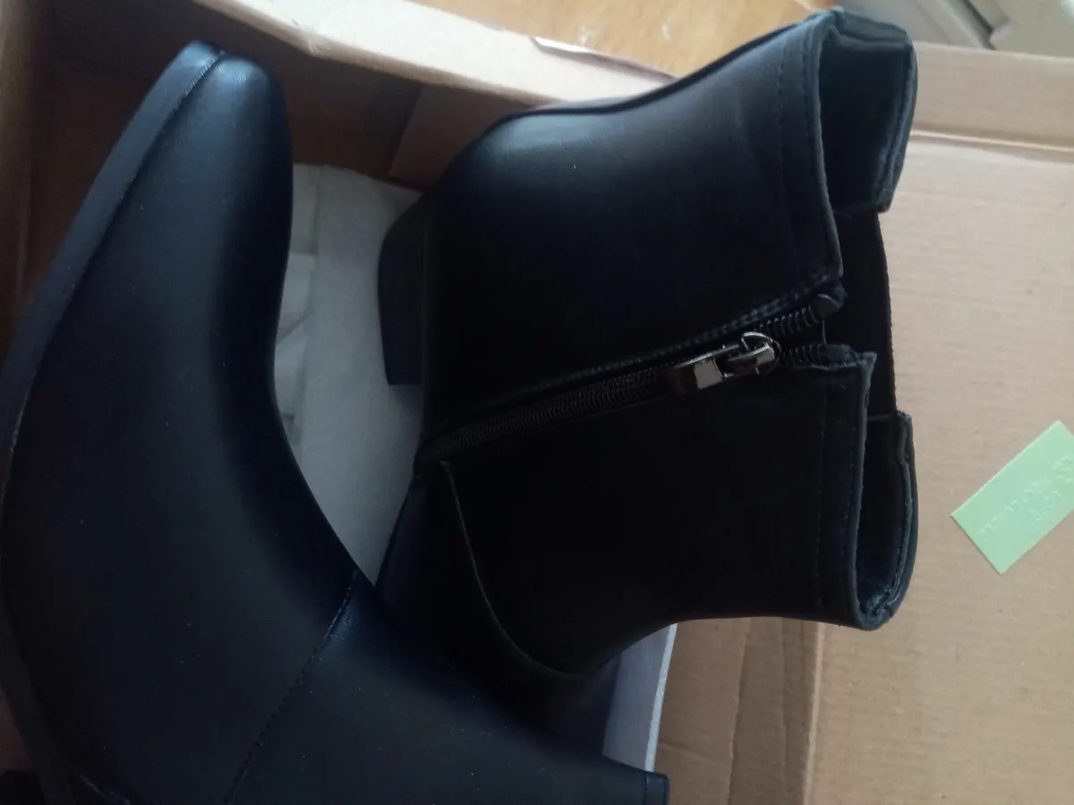 mens  boots - Image 3